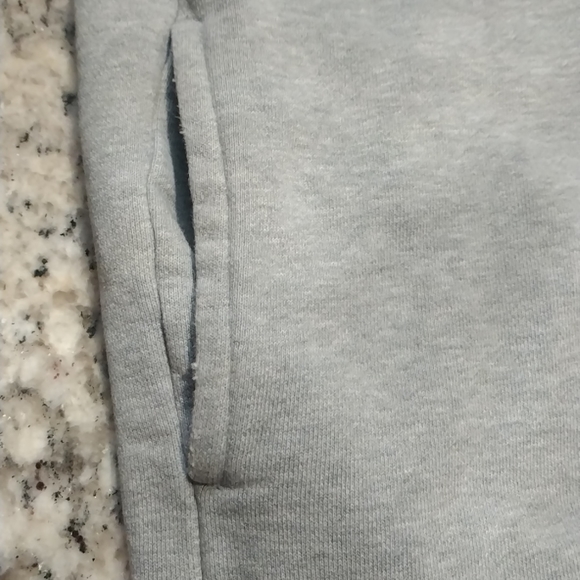 Gap - Picture 3 of 3